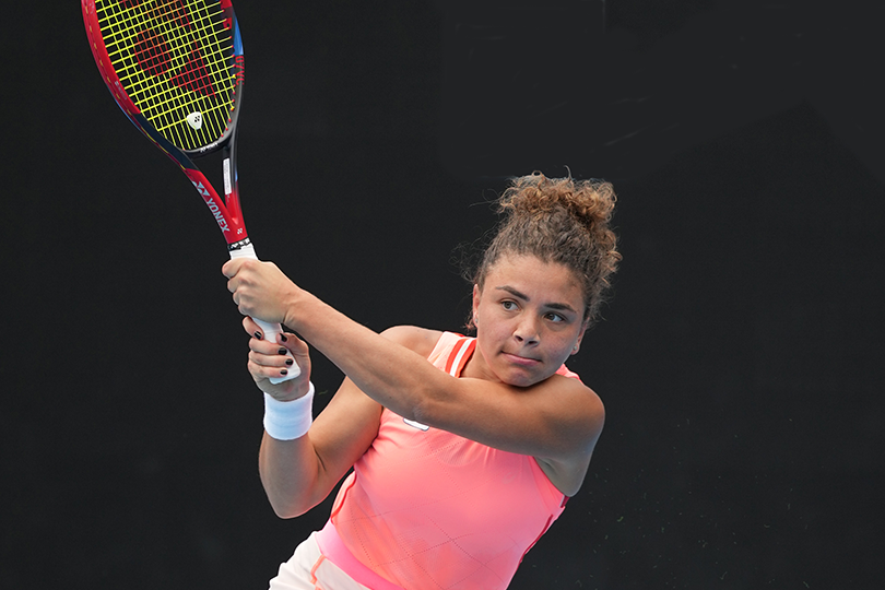 Jasmine Paolini's Winning Racket: Explore the Yonex VCORE 100